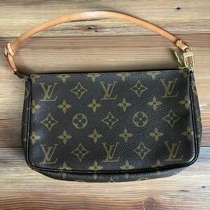 🎉HOST PICK🎉 Louis Vuitton Monogram Pochette Accessories